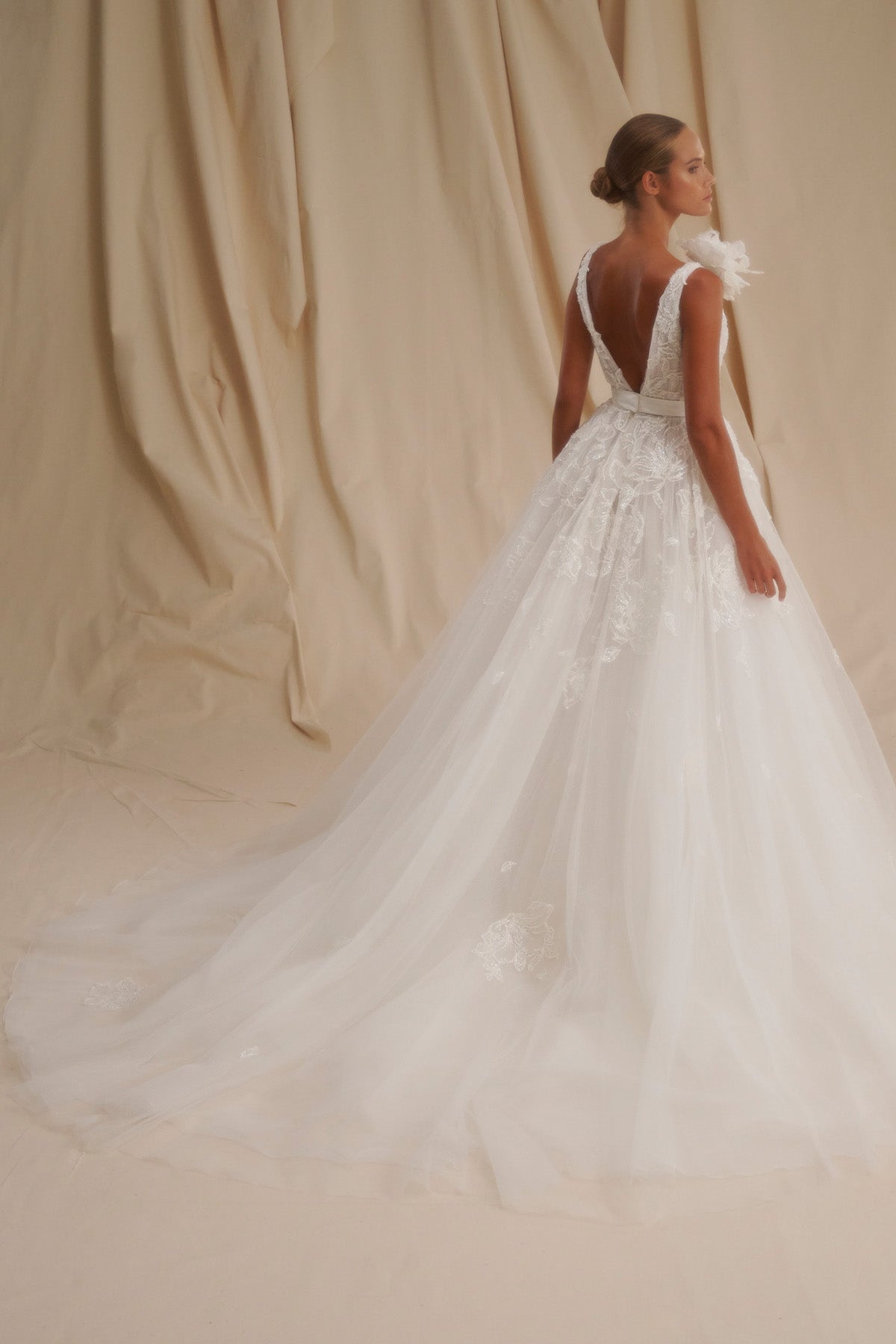 V-NECK GOWN WITH LACE APPLIQUÉS