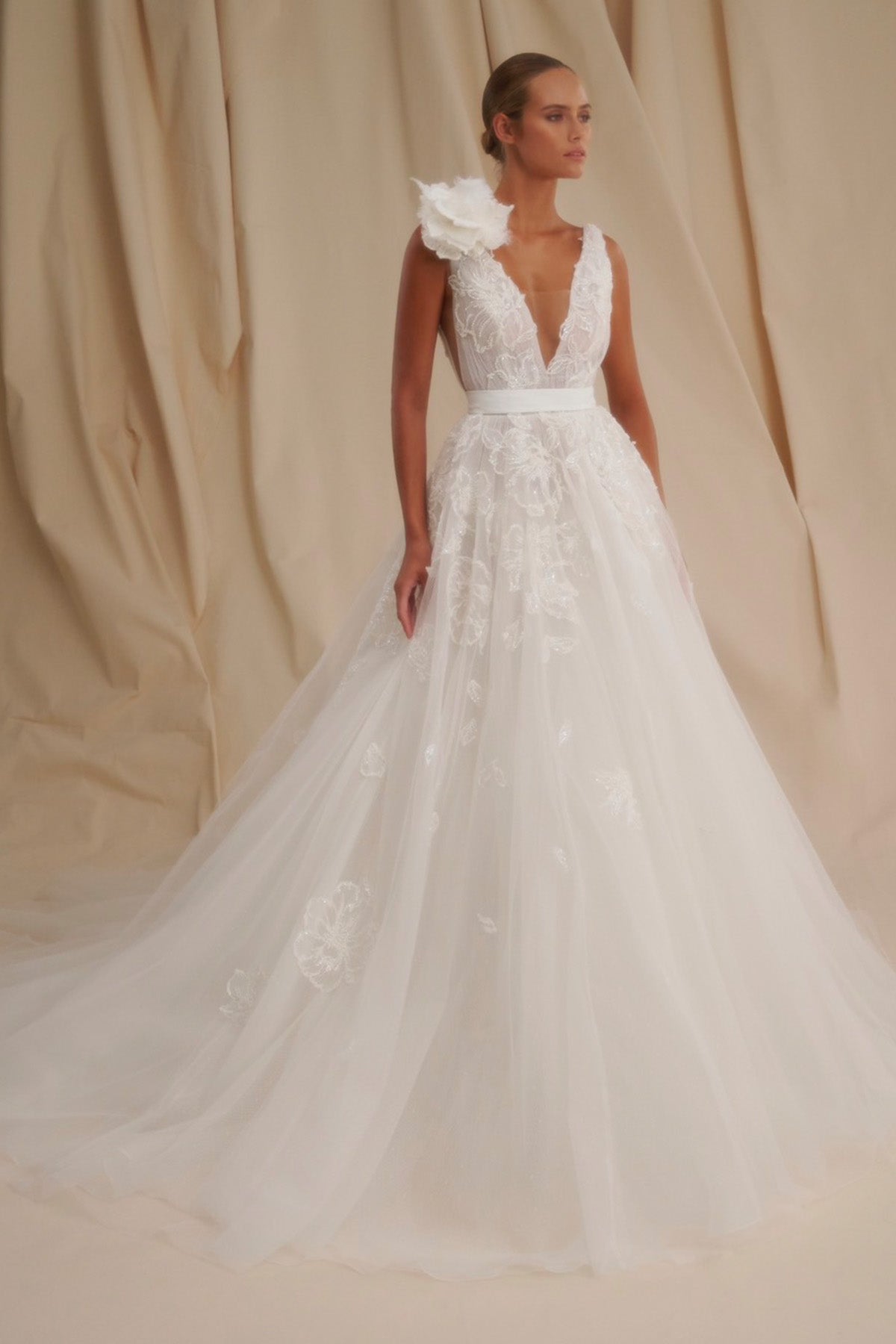 V-NECK GOWN WITH LACE APPLIQUÉS