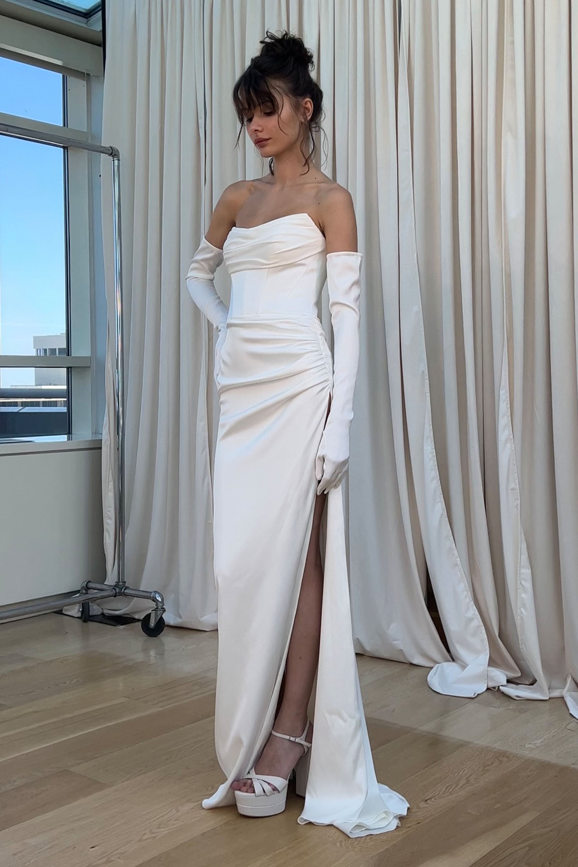 Luxury Sheath Wedding Dresses: Effortless Elegance with Modern Minimalism
