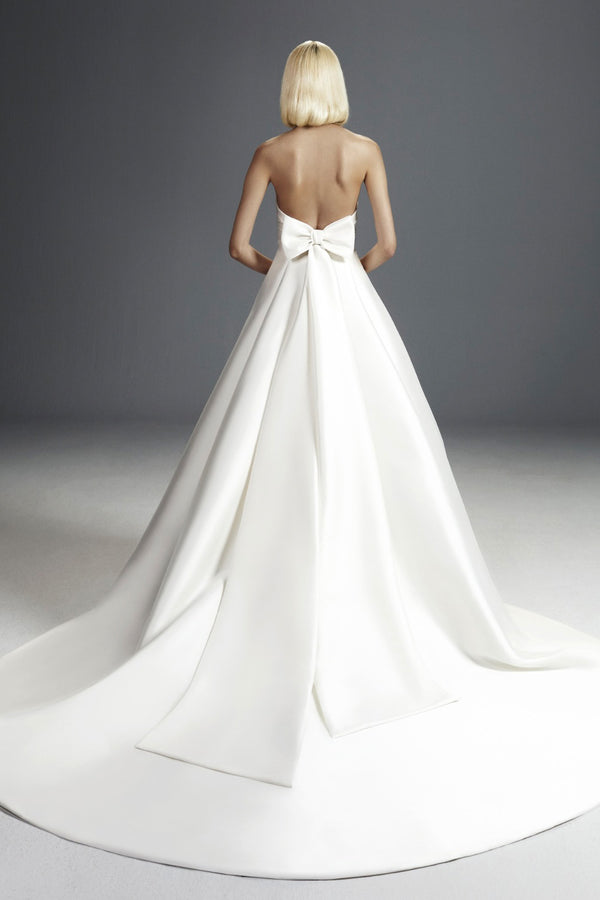 Luxury Bridal Salon | Brides by Lola Dre