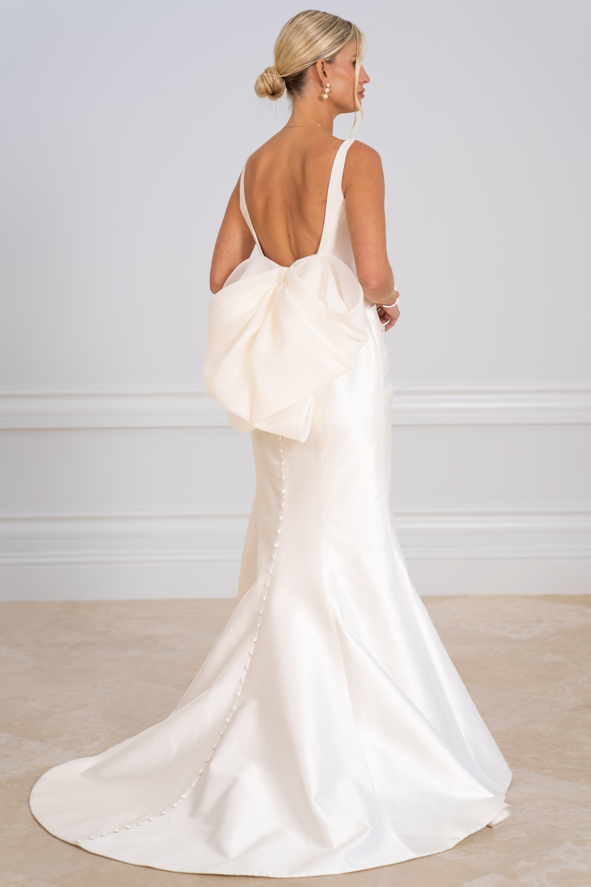 L2374 Gown